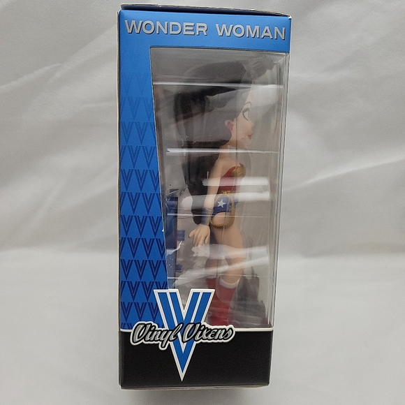 Vinyl Sugar DC Comics Vinyl Vixens Wonder Woman - Picture 3 of 11